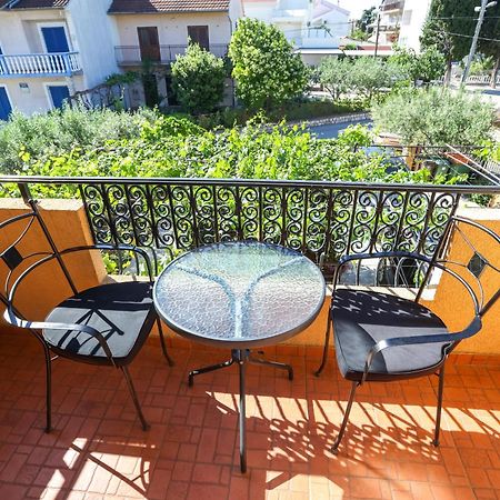 Apartments And Rooms Sinka Biograd Na Moru Luaran gambar