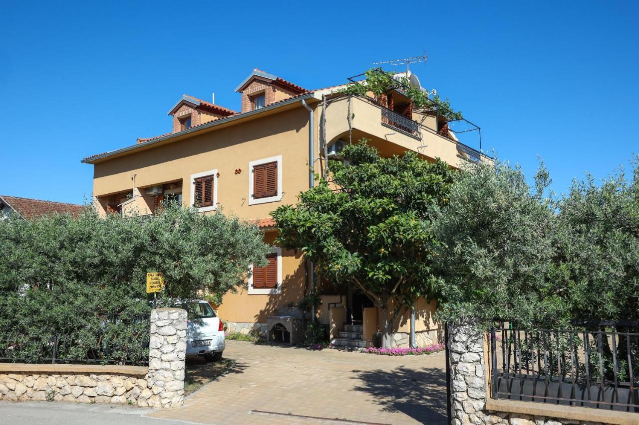 Apartments And Rooms Sinka Biograd Na Moru Luaran gambar