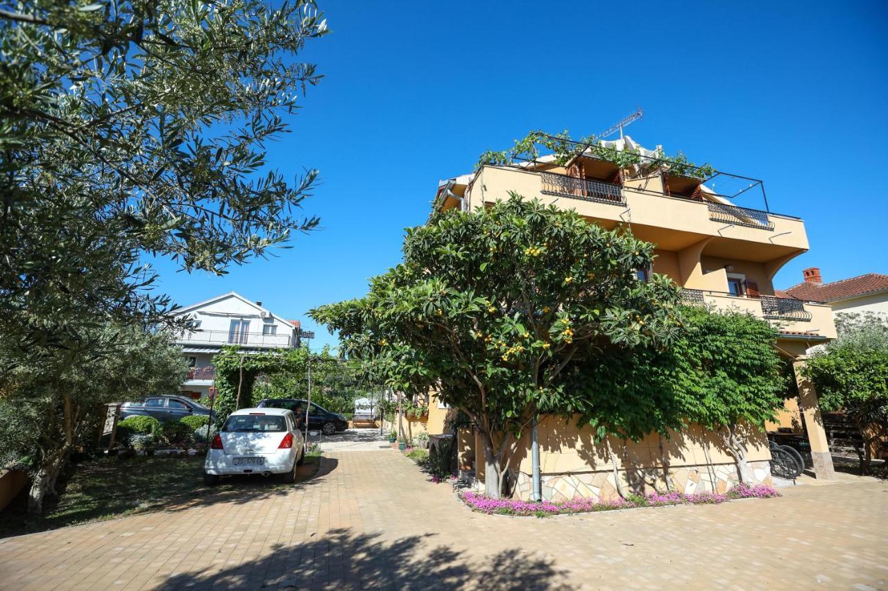 Apartments And Rooms Sinka Biograd Na Moru Luaran gambar