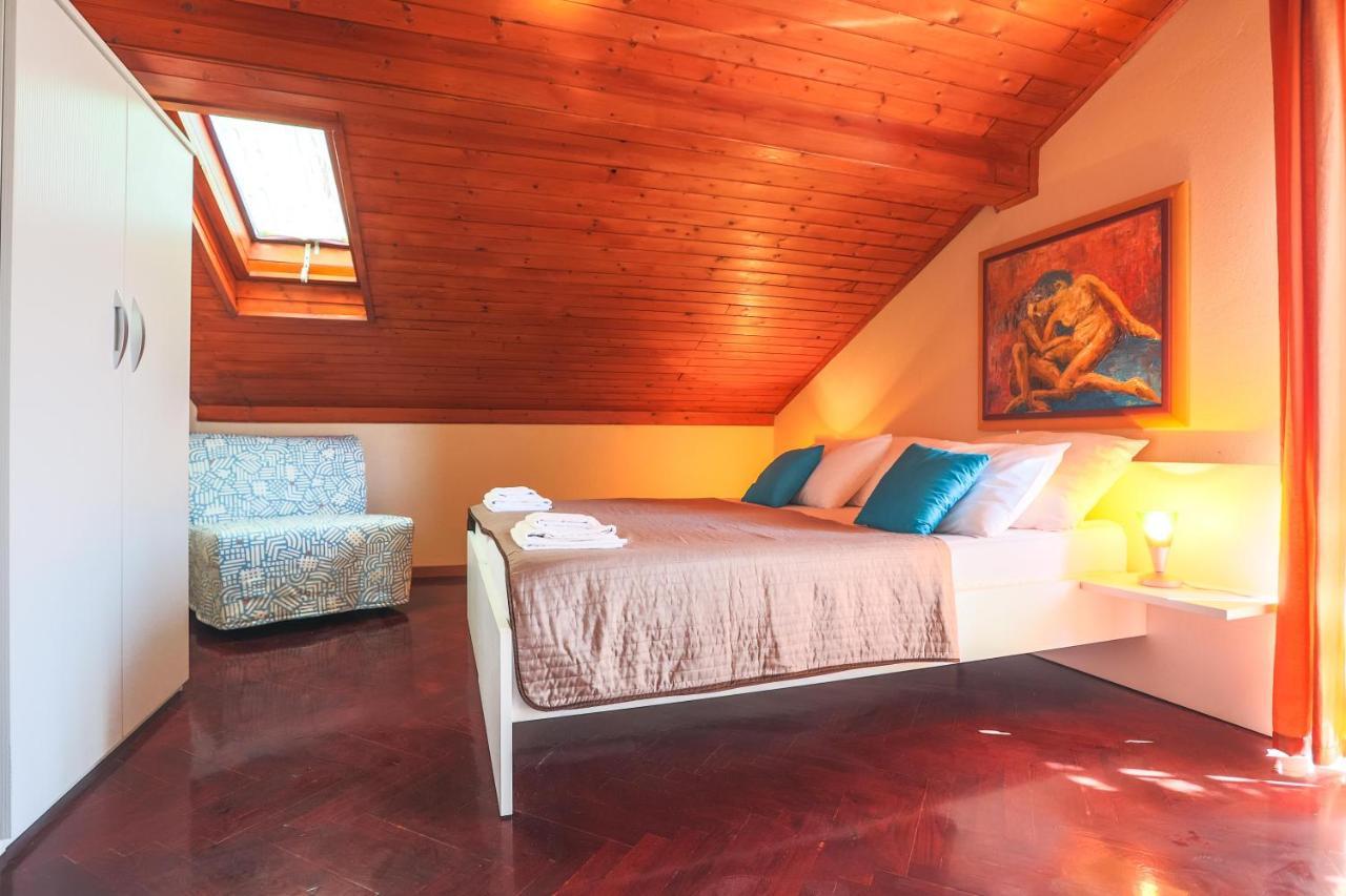 Apartments And Rooms Sinka Biograd Na Moru Luaran gambar