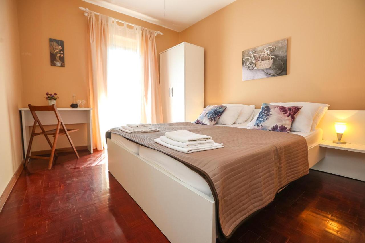 Apartments And Rooms Sinka Biograd Na Moru Luaran gambar