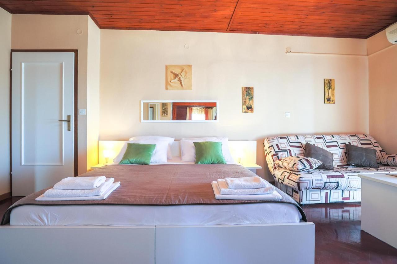 Apartments And Rooms Sinka Biograd Na Moru Luaran gambar