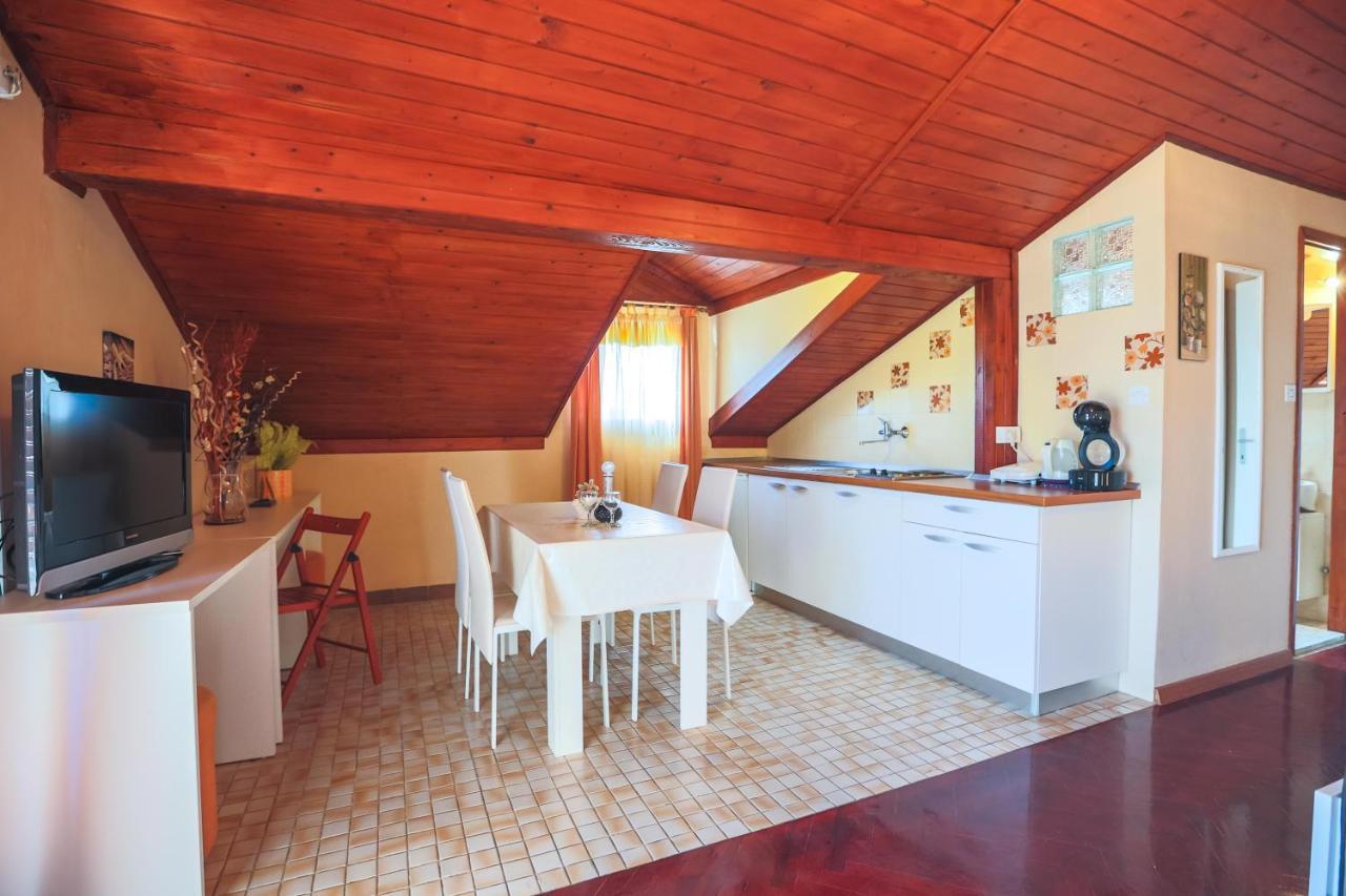 Apartments And Rooms Sinka Biograd Na Moru Luaran gambar