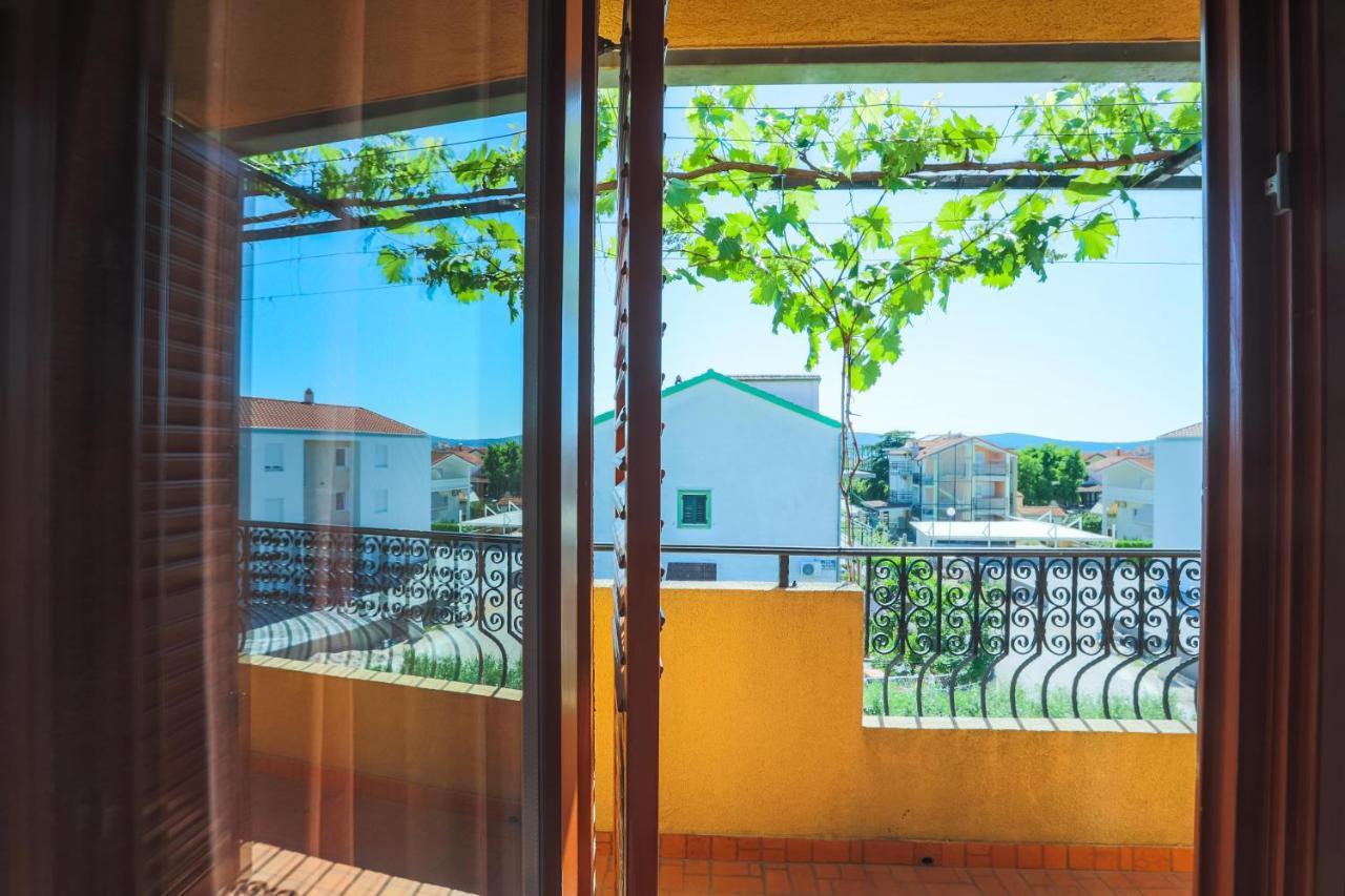 Apartments And Rooms Sinka Biograd Na Moru Luaran gambar