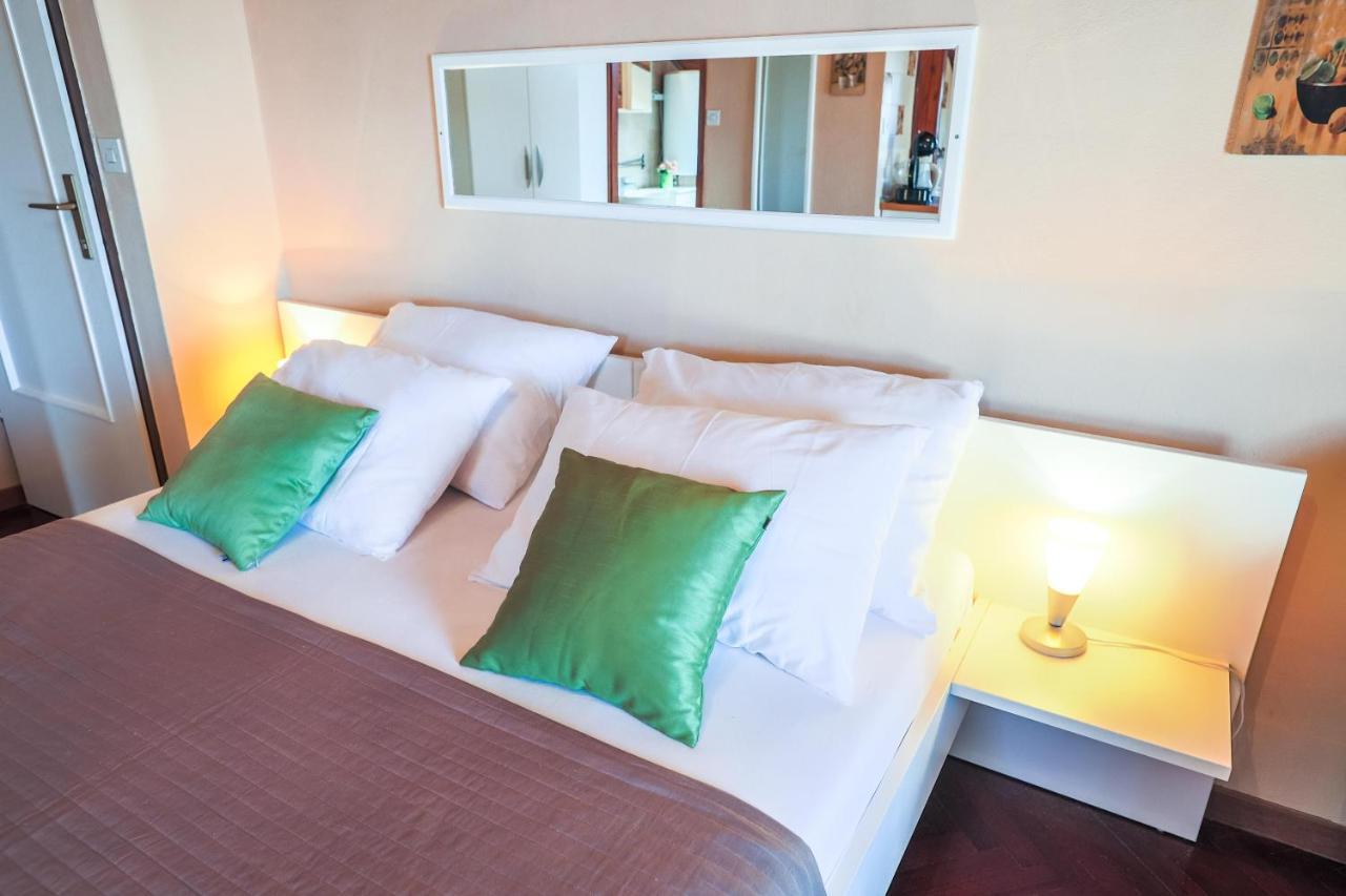 Apartments And Rooms Sinka Biograd Na Moru Luaran gambar