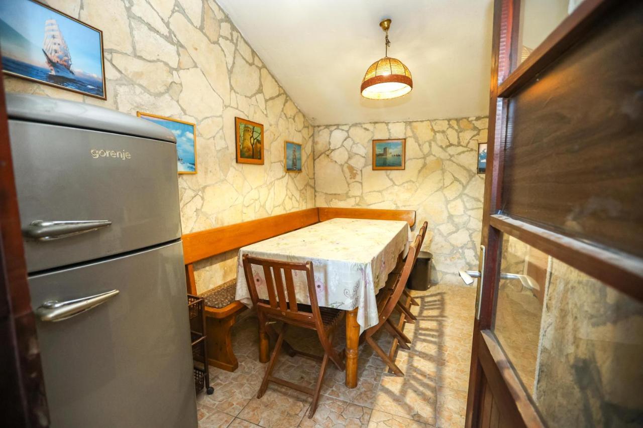 Apartments And Rooms Sinka Biograd Na Moru Luaran gambar