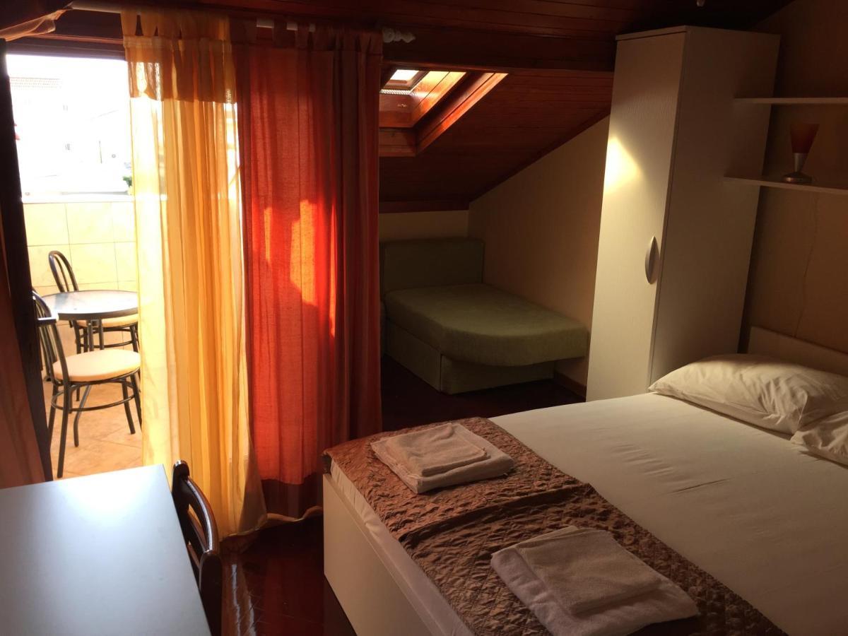 Apartments And Rooms Sinka Biograd Na Moru Luaran gambar