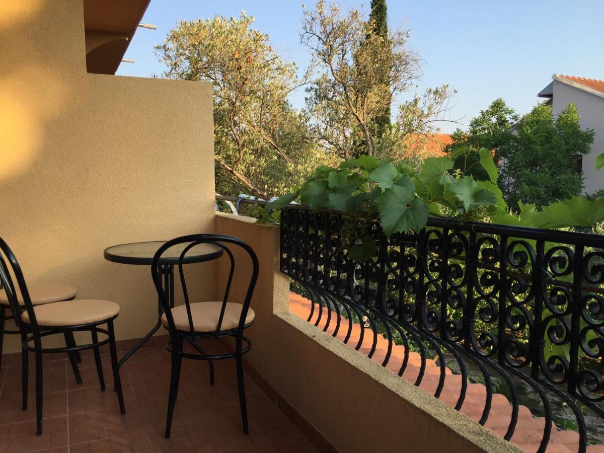 Apartments And Rooms Sinka Biograd Na Moru Luaran gambar