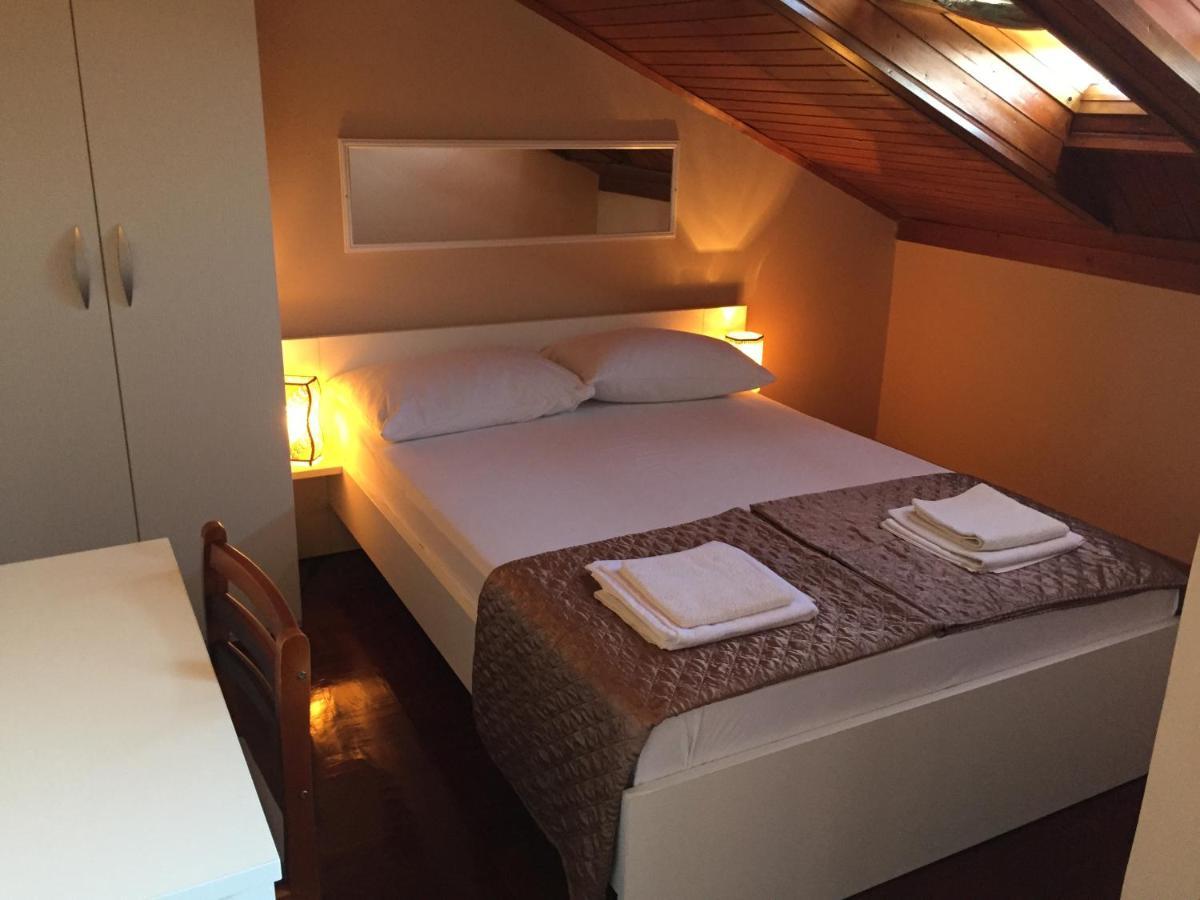 Apartments And Rooms Sinka Biograd Na Moru Luaran gambar